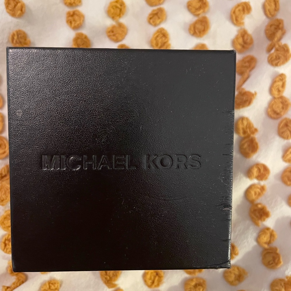NWT Michael Kors Tan Leather Strap Watch with Black Dial - Picture 4 of 5